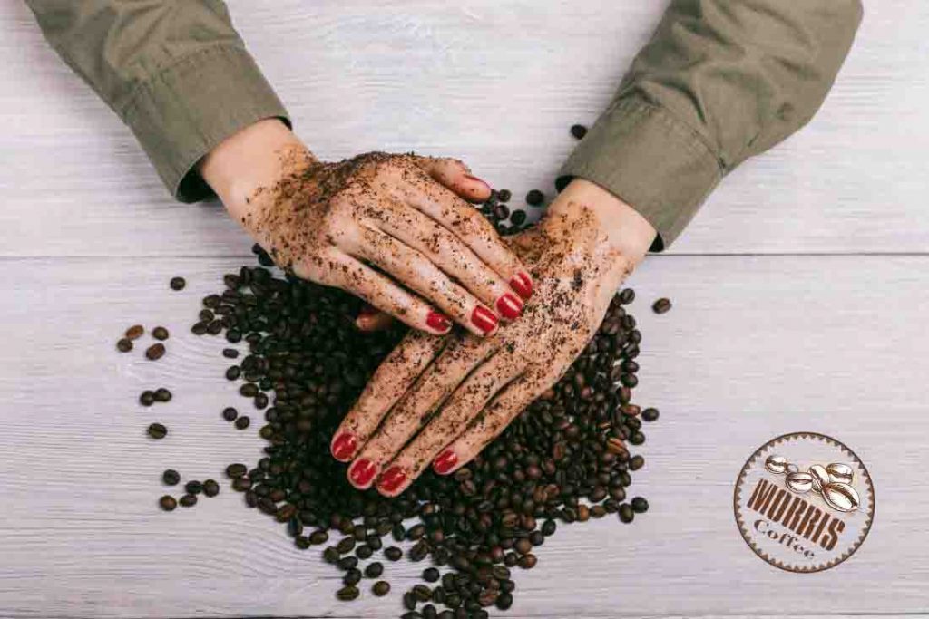 استفاده از اسکراب قهوه برای لایه برداری پوست